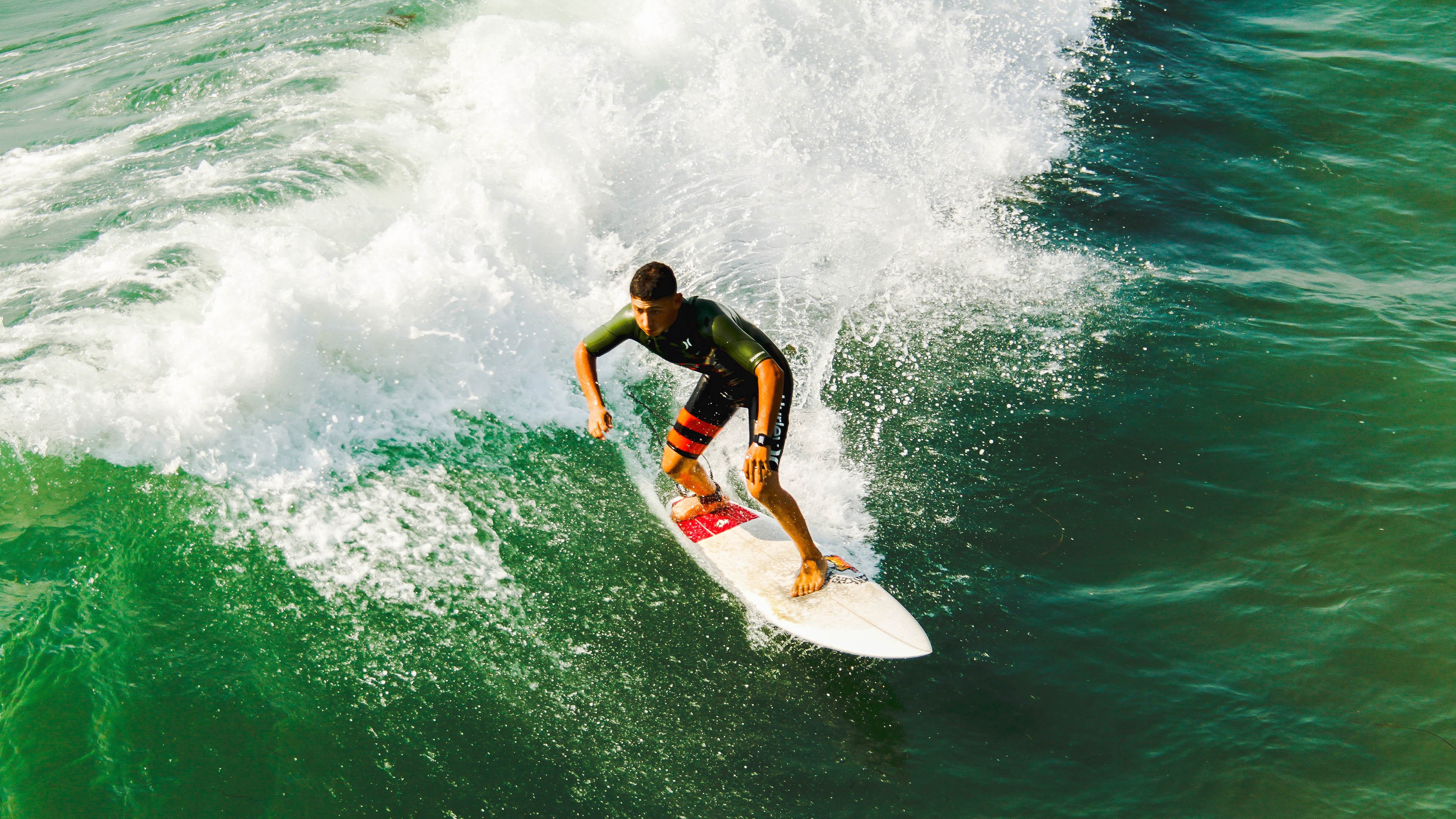 “德甲争冠形势逐渐明朗，强队全力冲刺”，德甲 集锦